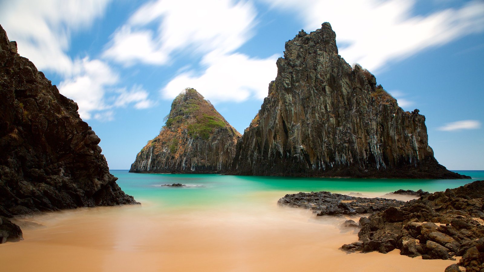 Fernando de Noronha: Um Santuário Ecológico de Beleza Exuberante - Roteiro para Dias de Paraíso