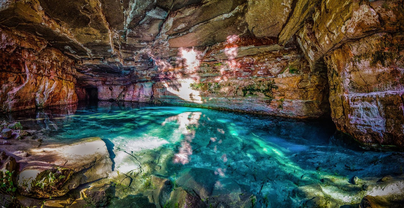 Chapada dos Guimarães, Mato Grosso: O Portal do Cerrado - Roteiro para Aventura, Cânions, Cachoeiras e Energia Mística