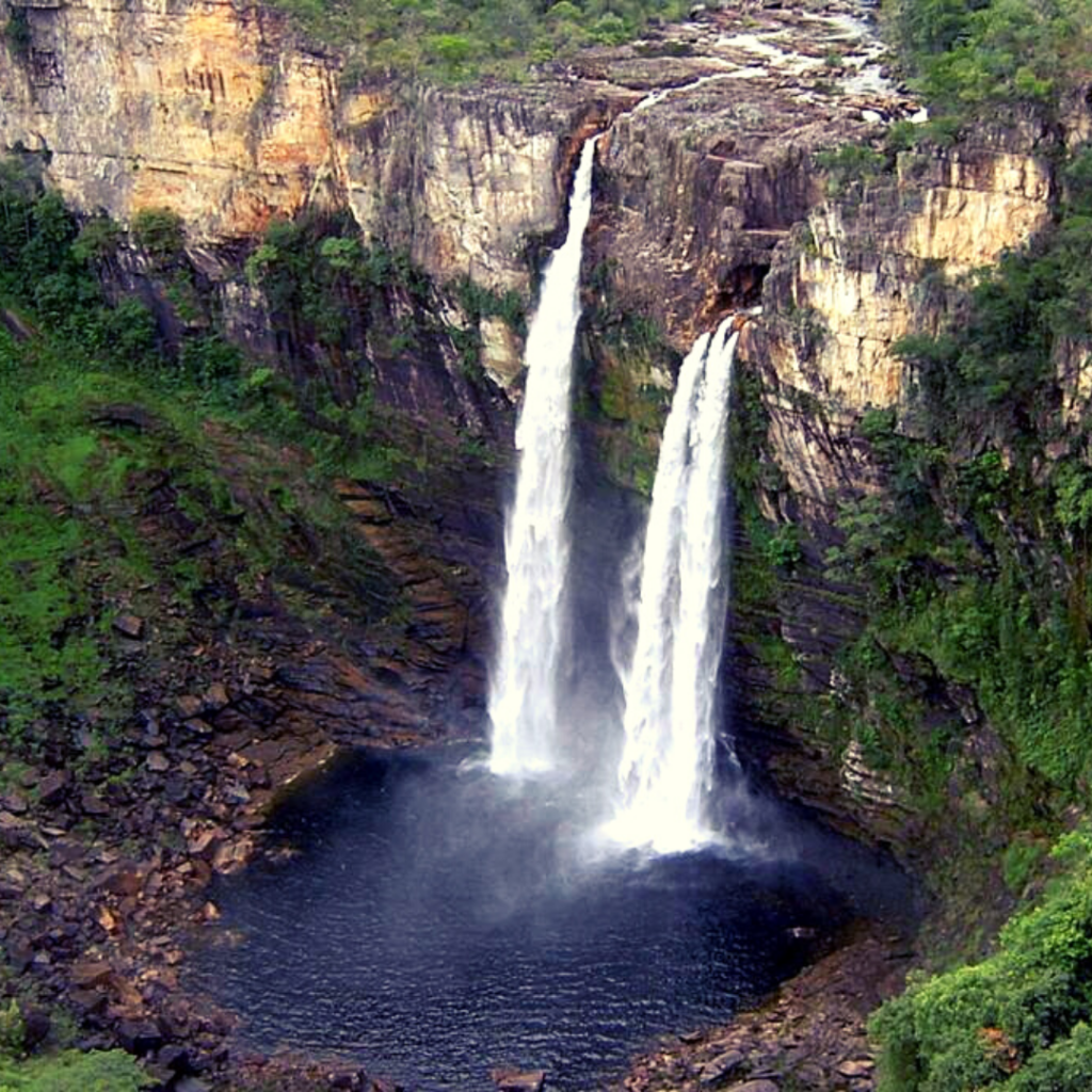 Chapada dos Veadeiros, Goiás: O Coração do Brasil - Roteiro para Aventura, Cânions, Cachoeiras, Misticismo e Natureza Intocada