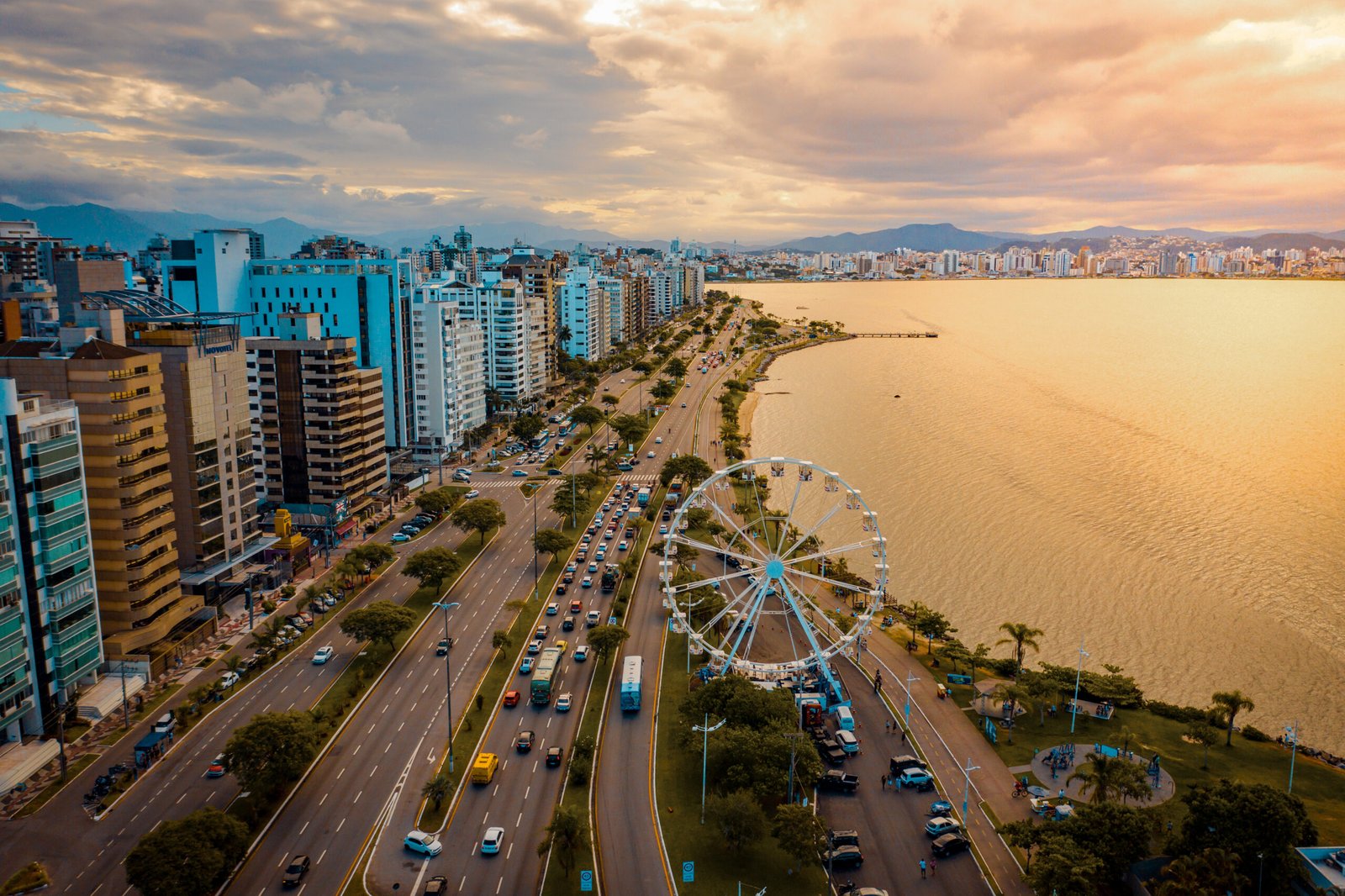 Florianópolis, Santa Catarina: A Ilha da Magia - Roteiro para Praias Paradisíacas e Aventura Inesquecível