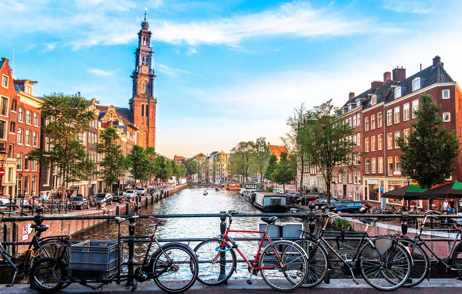 Amsterdã: A Veneza do Norte que Pulsa Liberdade